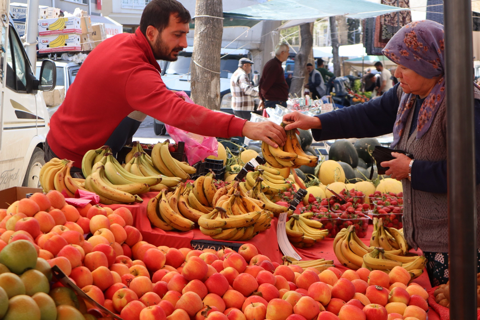 Pazarda bahar havası! Malatya'da pazar tezgahlarında hem renk hem ucuzluk var...