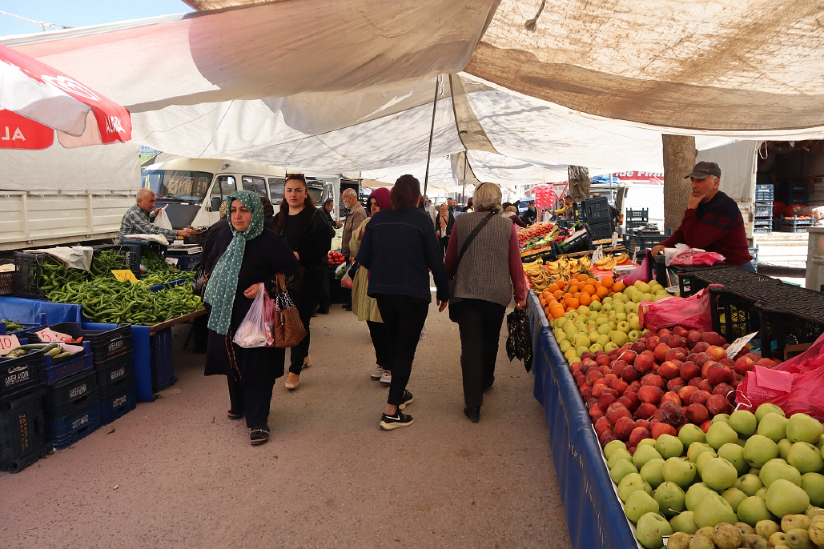 Pazarda bahar havası! Malatya'da pazar tezgahlarında hem renk hem ucuzluk var...