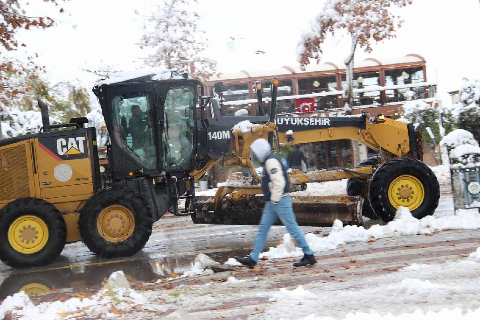 Malatya'da Yoğun Kar Yağışı, Buzlanma ve Don Uyarısı!