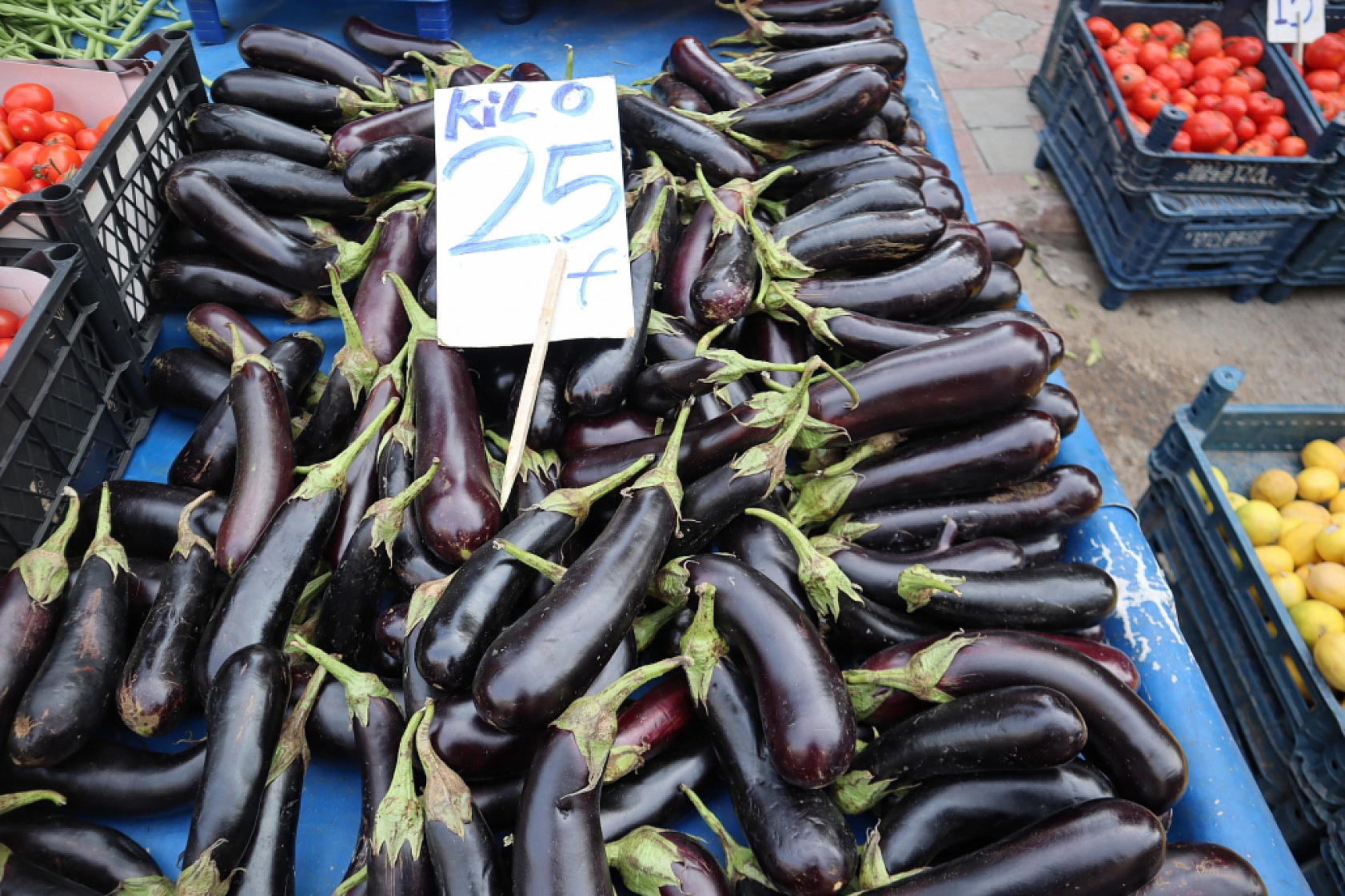 Malatya perşembe pazarında sebze meyve fiyatları....
