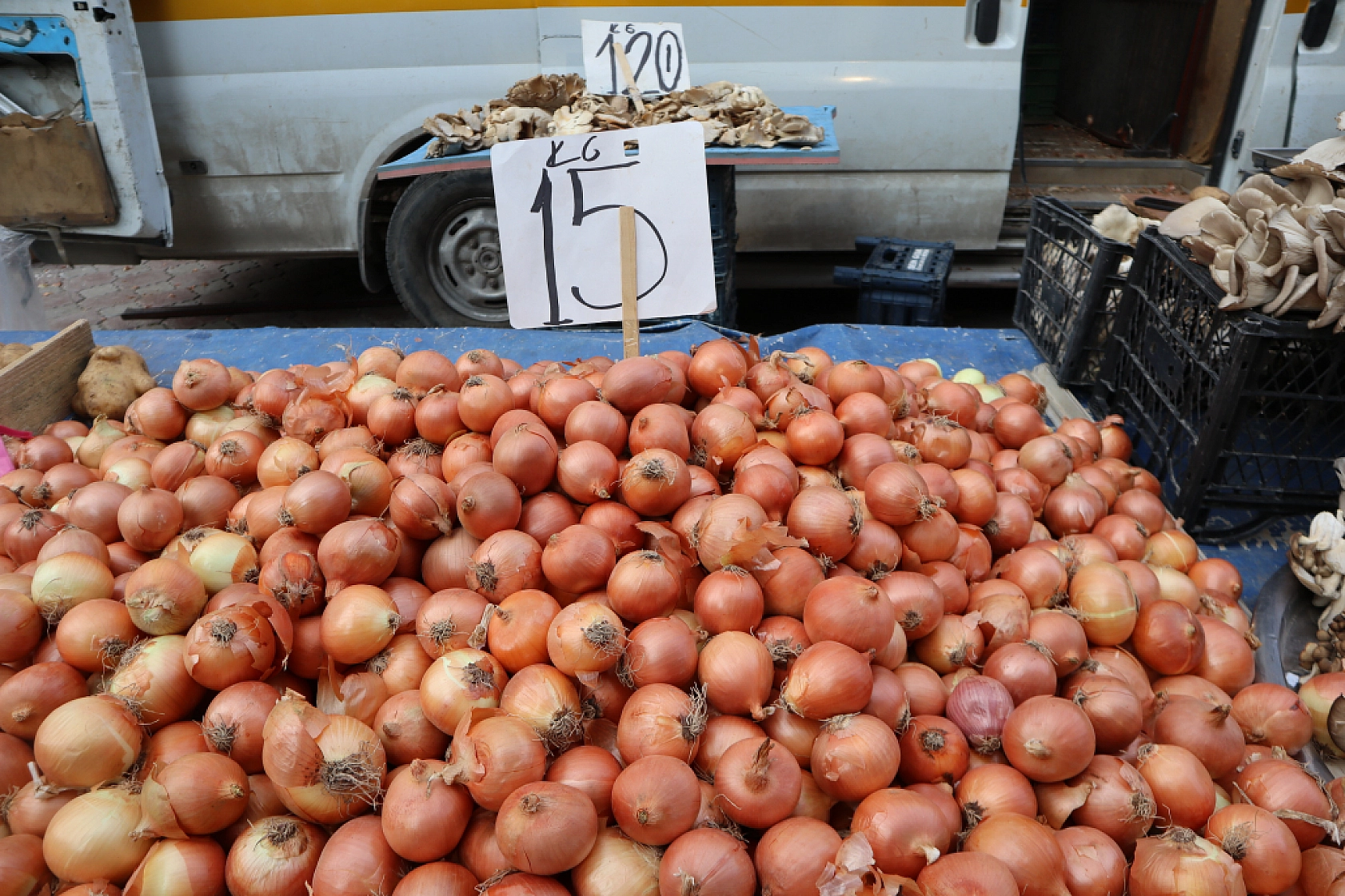 Malatya perşembe pazarında sebze meyve fiyatları....