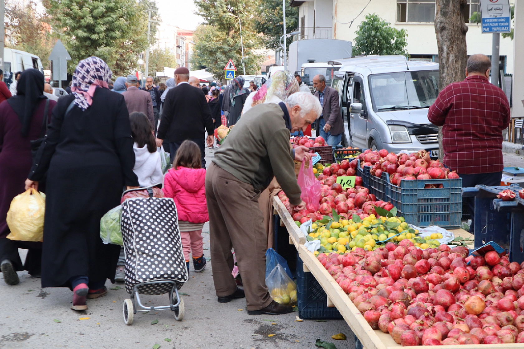 Malatya perşembe pazarında sebze meyve fiyatları....
