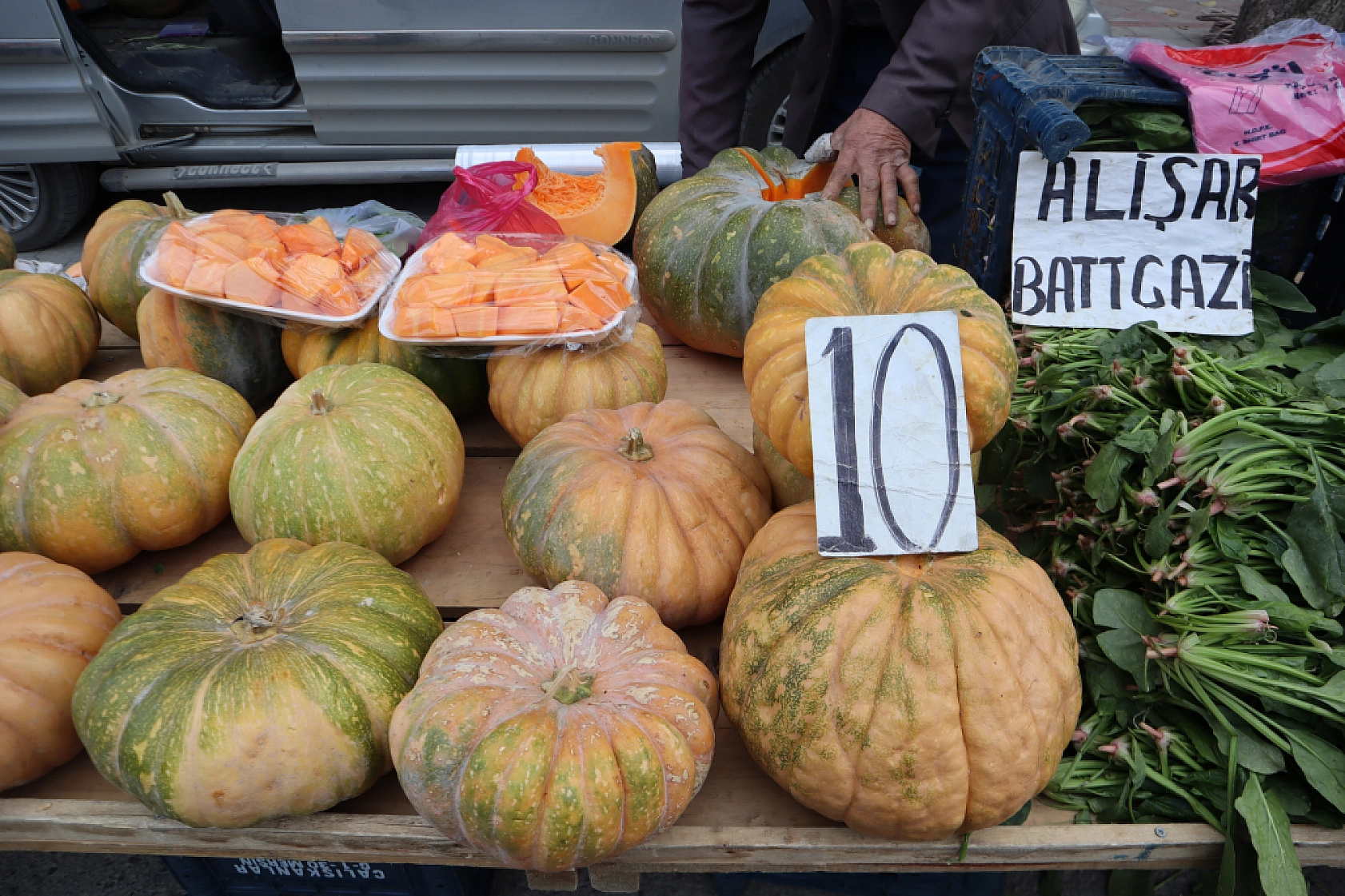 Malatya perşembe pazarında sebze meyve fiyatları....
