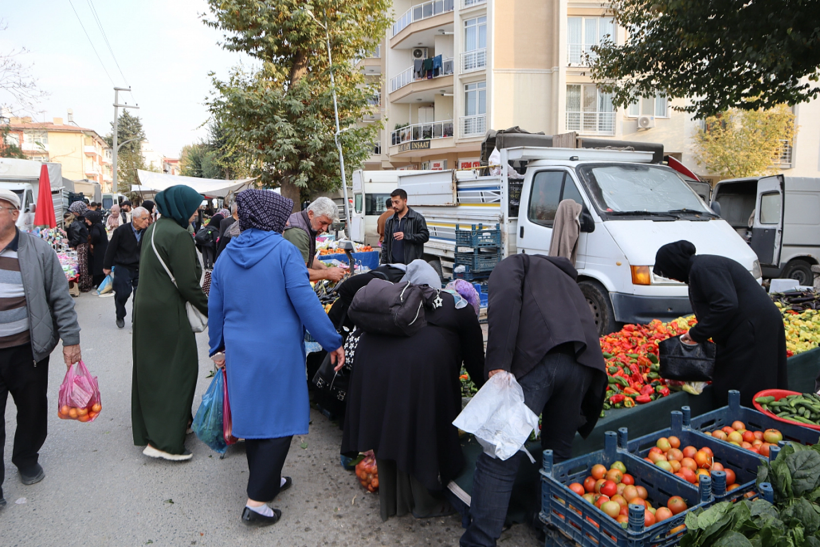 Malatya perşembe pazarında sebze meyve fiyatları....