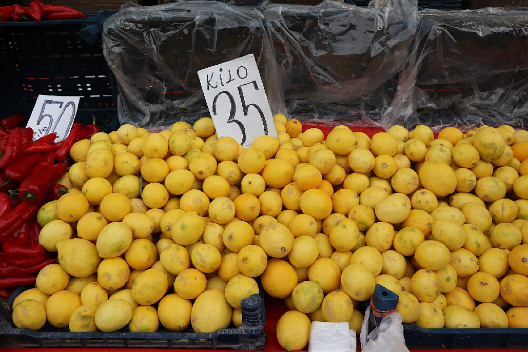 Malatya perşembe pazarında sebze meyve fiyatları....