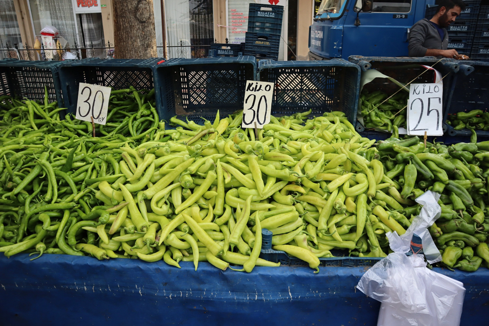 Malatya perşembe pazarında sebze meyve fiyatları....