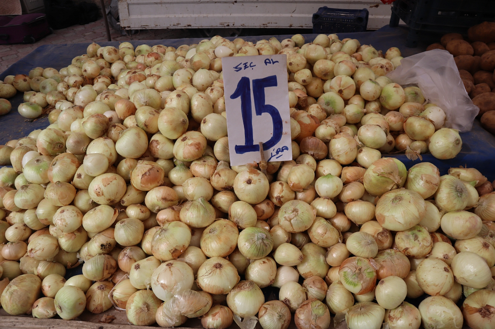 Pazarda Bahar Coşkusu: Renk Geldi, Fiyatlar Geriledi