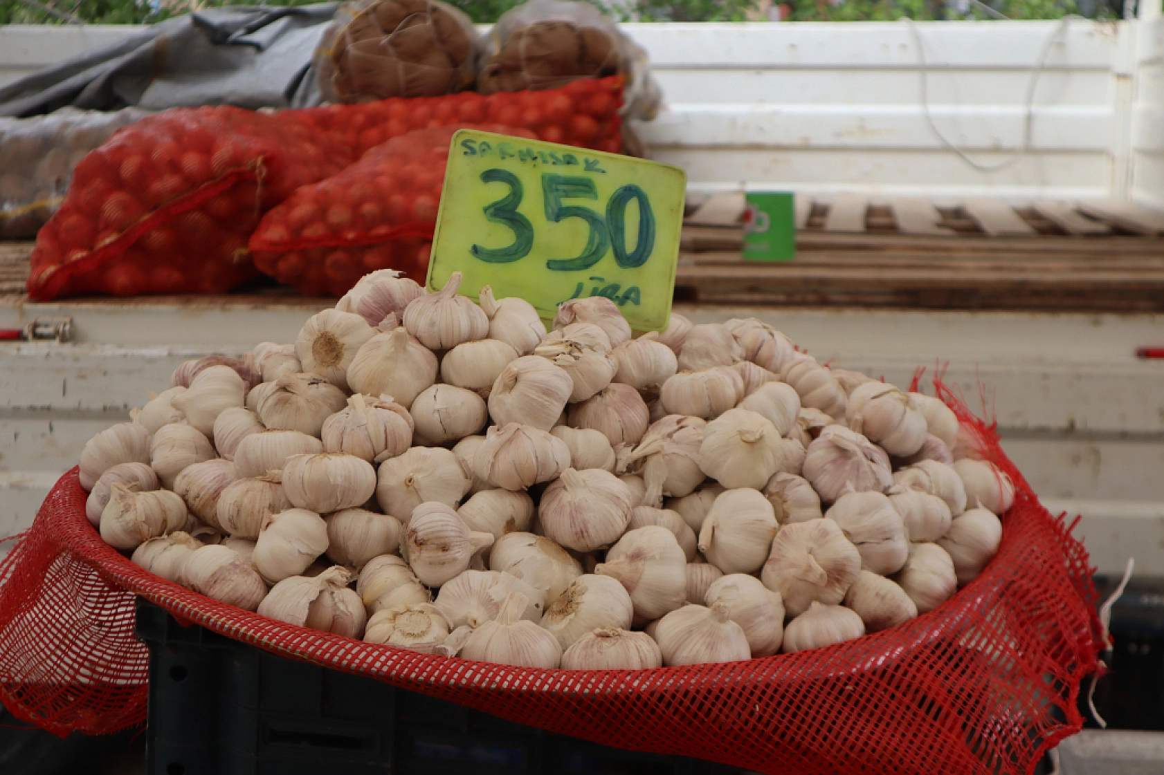 Pazarda Bahar Coşkusu: Renk Geldi, Fiyatlar Geriledi