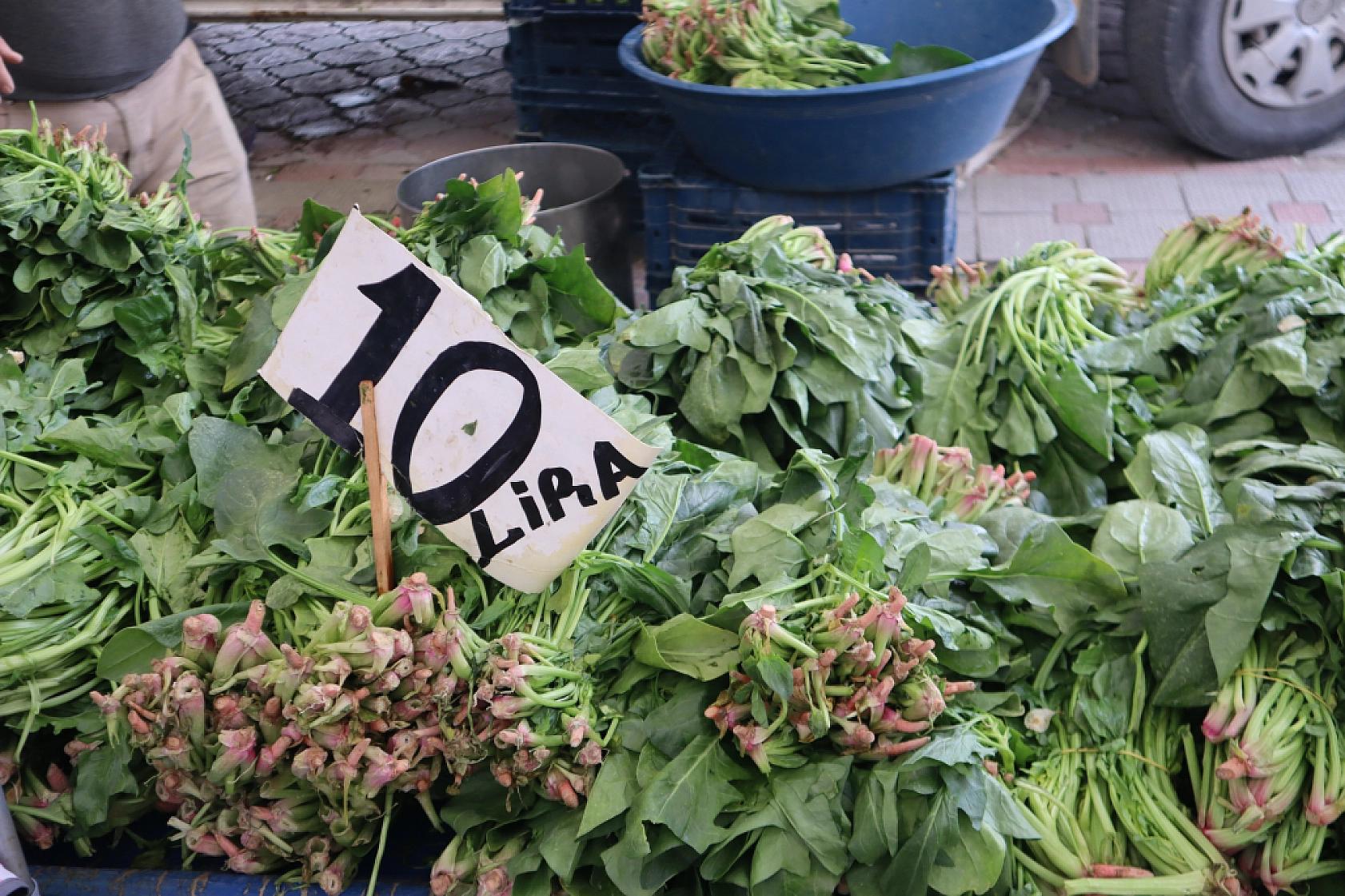 Pazarda Bahar Coşkusu: Renk Geldi, Fiyatlar Geriledi