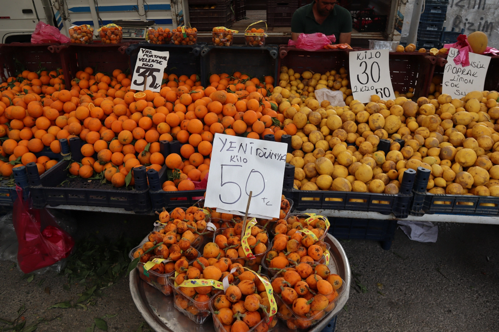 Pazarda Bahar Coşkusu: Renk Geldi, Fiyatlar Geriledi