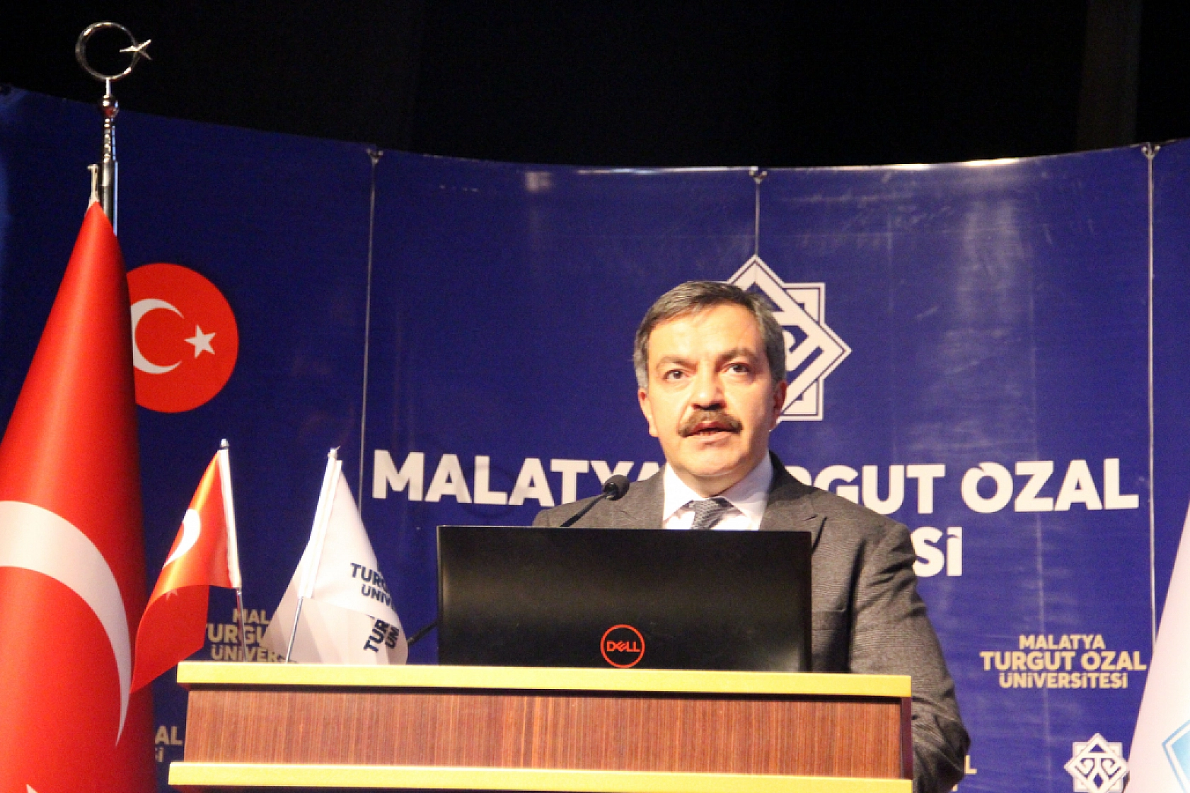 Kayısının Başkentinde Kayısı Konuşuldu! 'Alternatif Pazar Alanları Oluşturulmalı'