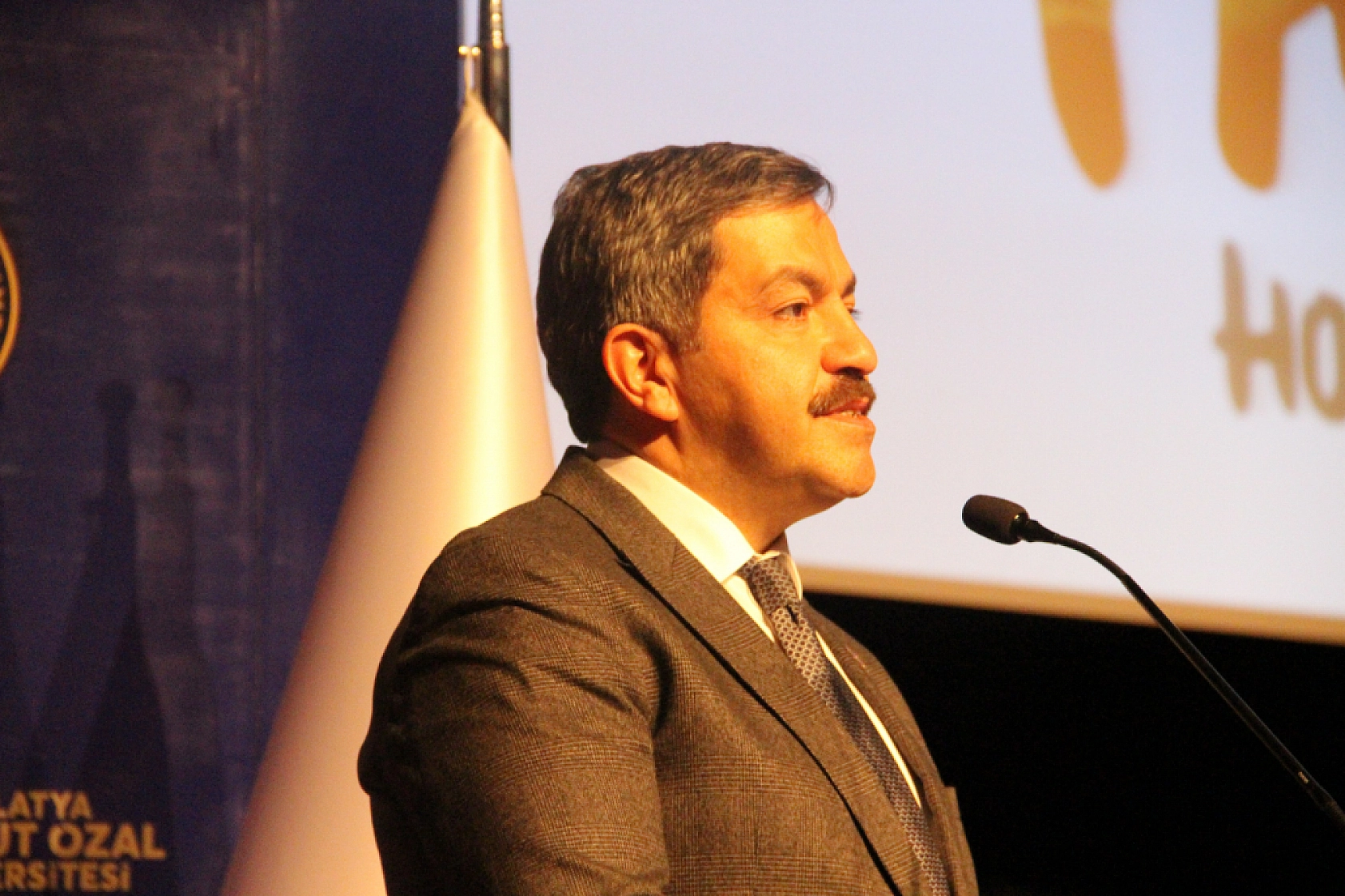 Kayısının Başkentinde Kayısı Konuşuldu! 'Alternatif Pazar Alanları Oluşturulmalı'