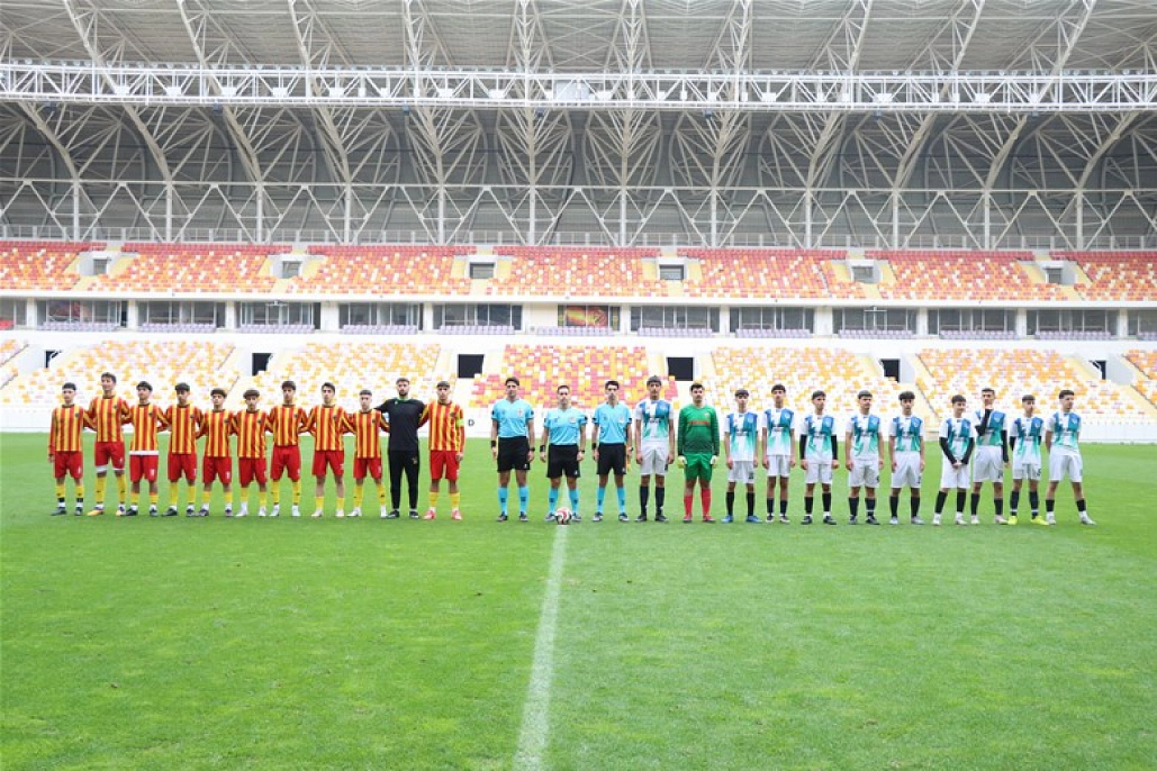 Malatya'da Tarihi Final: Gençler Dev Stadyumda Buluştu! Hayaller Gerçek Oldu…