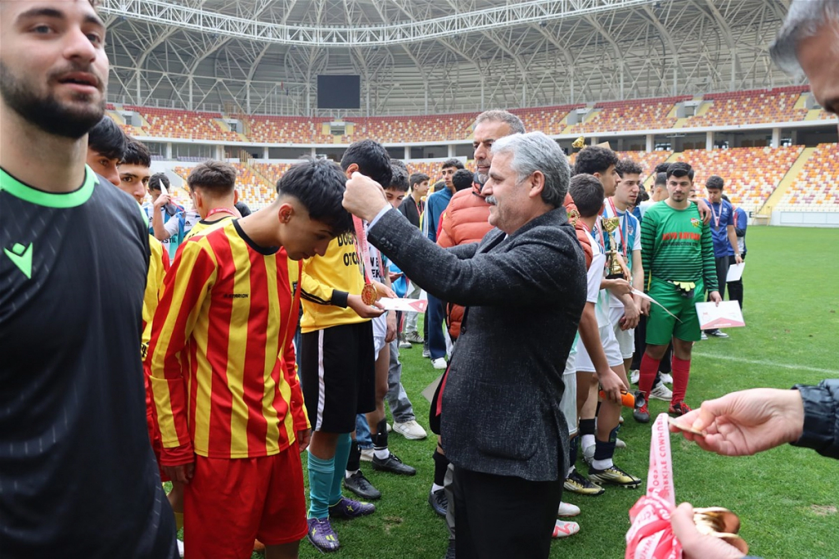 Malatya'da Tarihi Final: Gençler Dev Stadyumda Buluştu! Hayaller Gerçek Oldu…