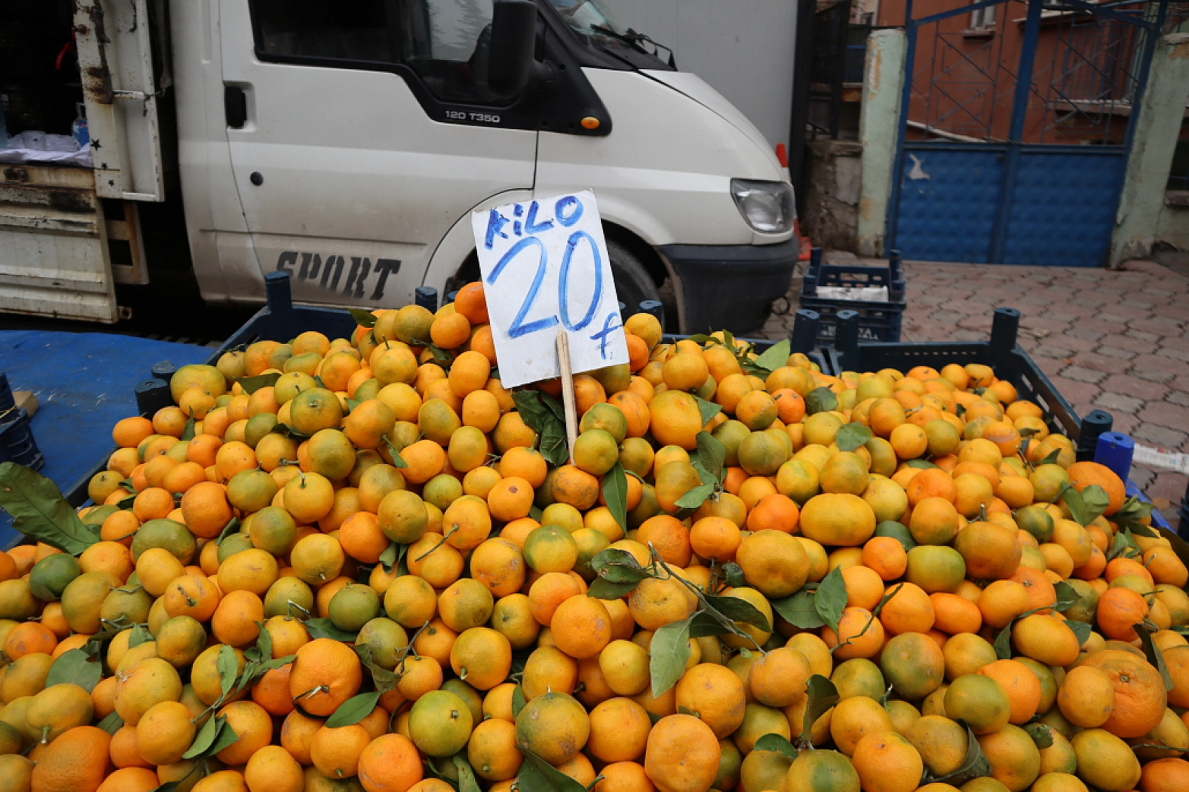 Cebini düşünen Malatyalılar, semt pazarını tercih ediyor! İşte güncel perşembe pazarı fiyatları..