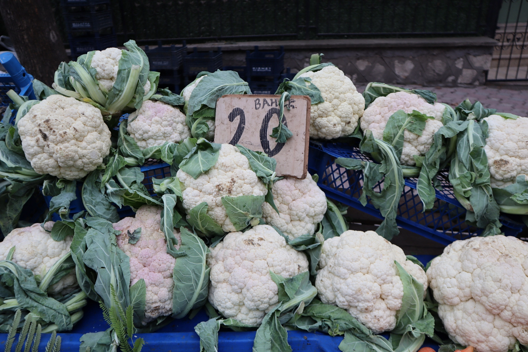 Cebini düşünen Malatyalılar, semt pazarını tercih ediyor! İşte güncel perşembe pazarı fiyatları..