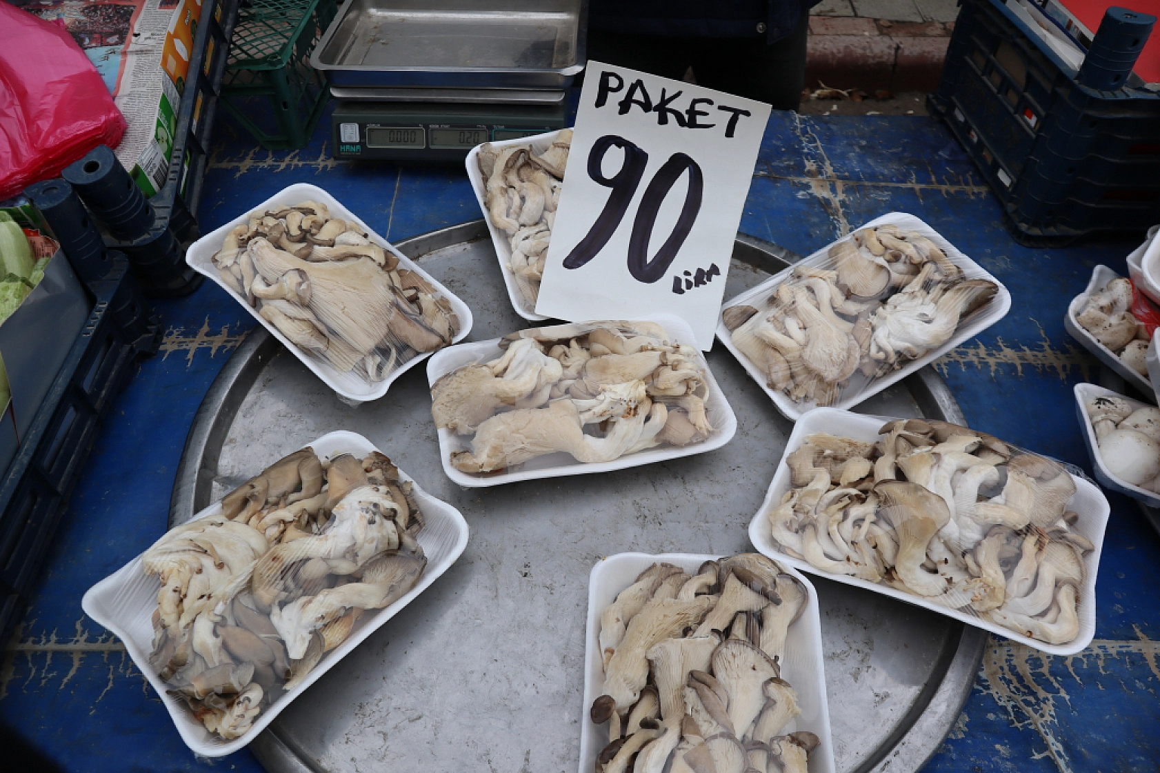 Cebini düşünen Malatyalılar, semt pazarını tercih ediyor! İşte güncel perşembe pazarı fiyatları..