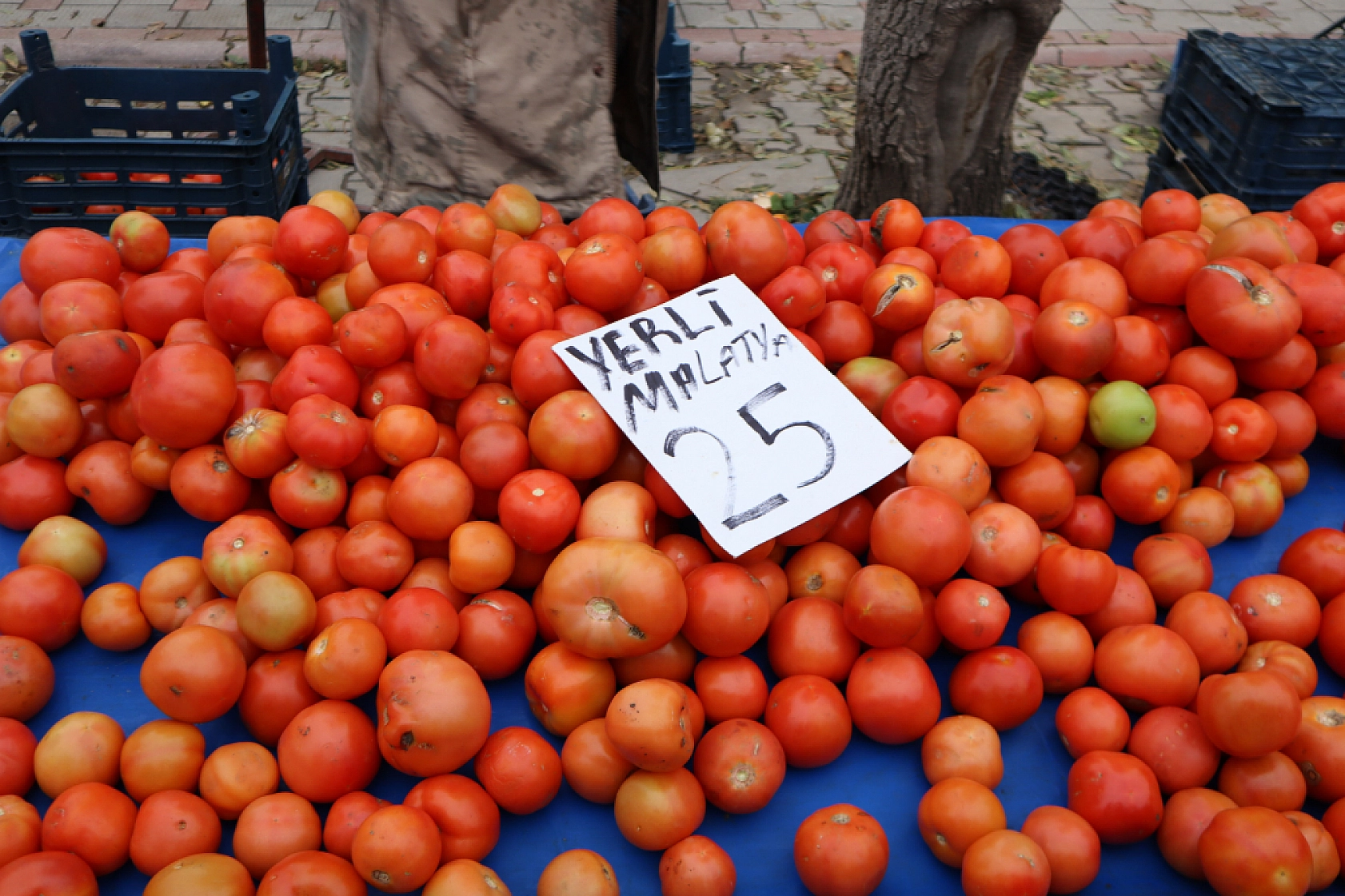 Cebini düşünen Malatyalılar, semt pazarını tercih ediyor! İşte güncel perşembe pazarı fiyatları..