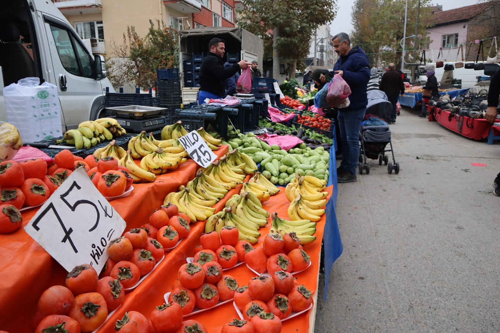 Cebini düşünen Malatyalılar, semt pazarını tercih ediyor! İşte güncel perşembe pazarı fiyatları..