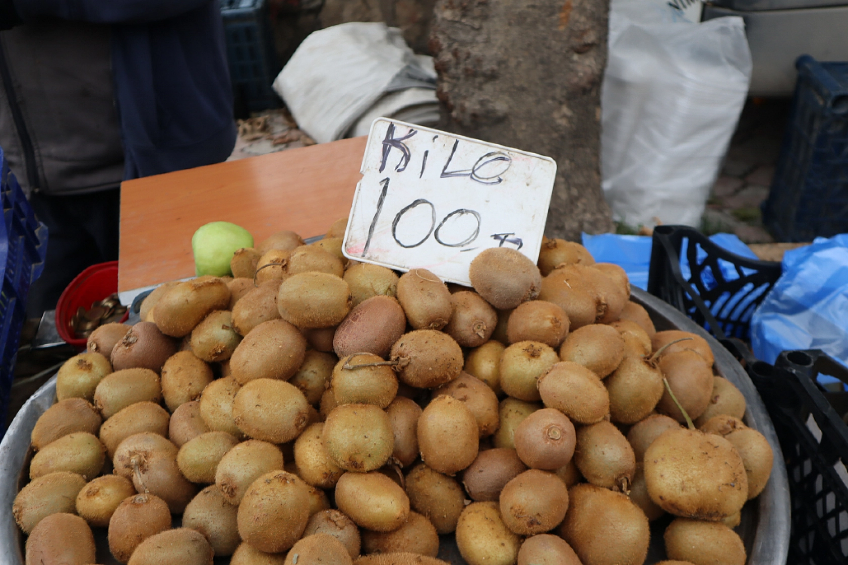 Cebini düşünen Malatyalılar, semt pazarını tercih ediyor! İşte güncel perşembe pazarı fiyatları..