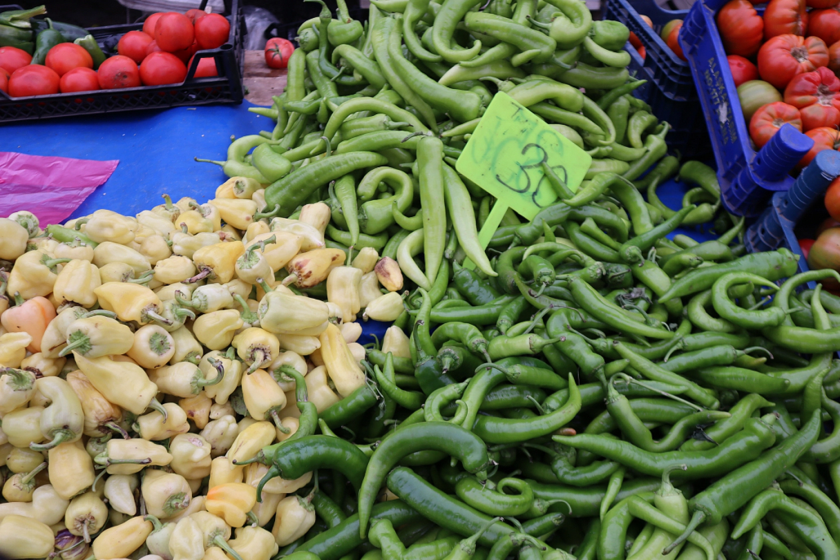 Cebini düşünen Malatyalılar, semt pazarını tercih ediyor! İşte güncel perşembe pazarı fiyatları..