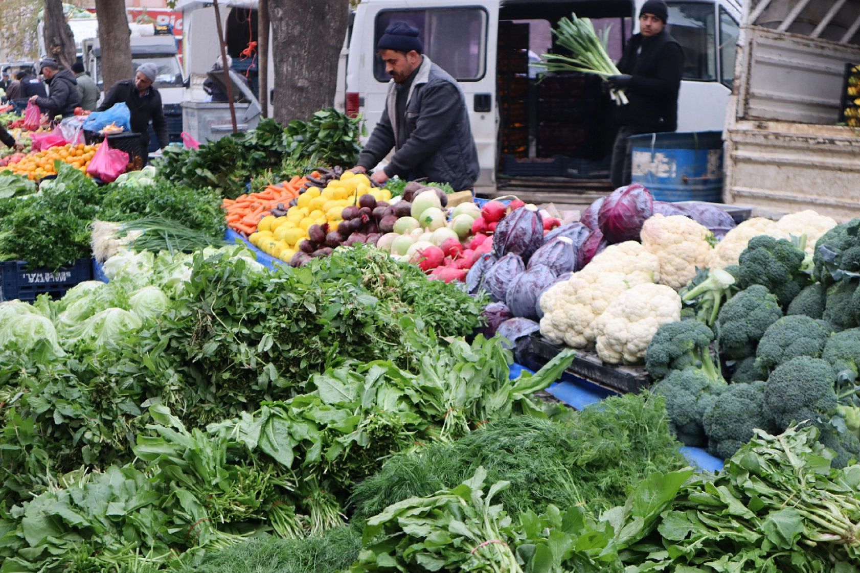 Cebini düşünen Malatyalılar, semt pazarını tercih ediyor! İşte güncel perşembe pazarı fiyatları..