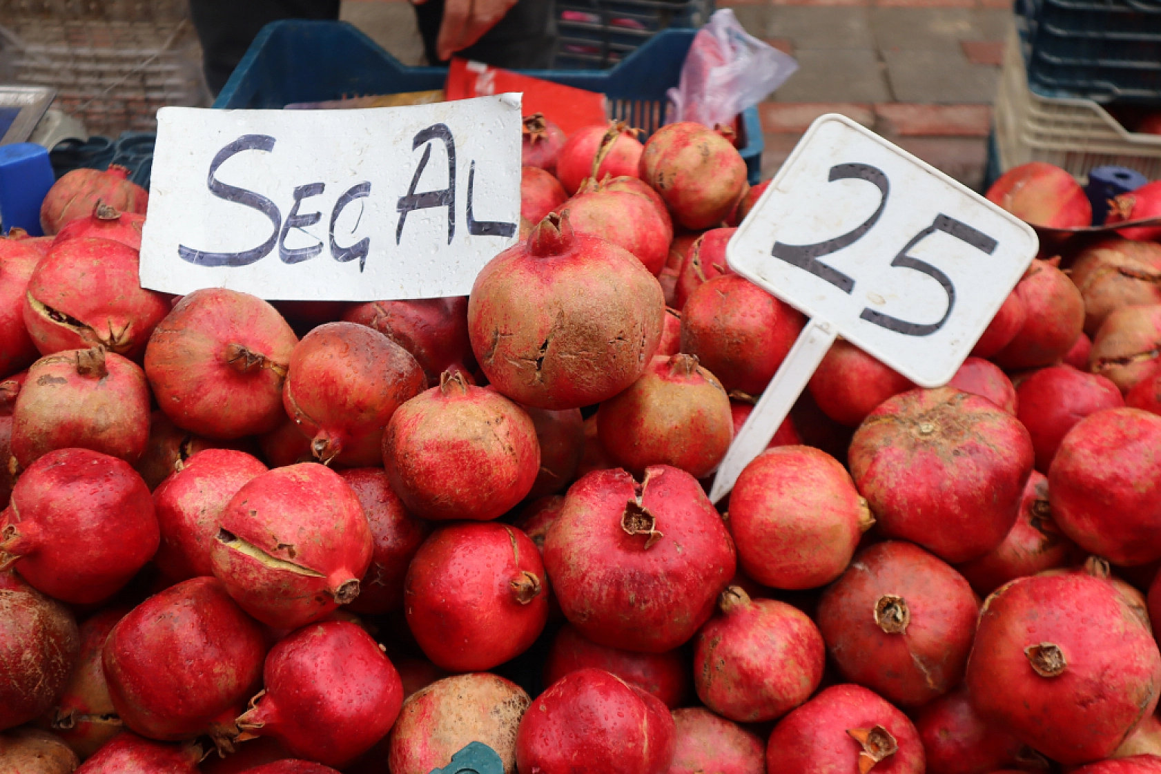 Malatyalılar Soğuk Havaya Rağmen Pazara Akın Ettiler! İşte Güncel Pazar Fiyatları….