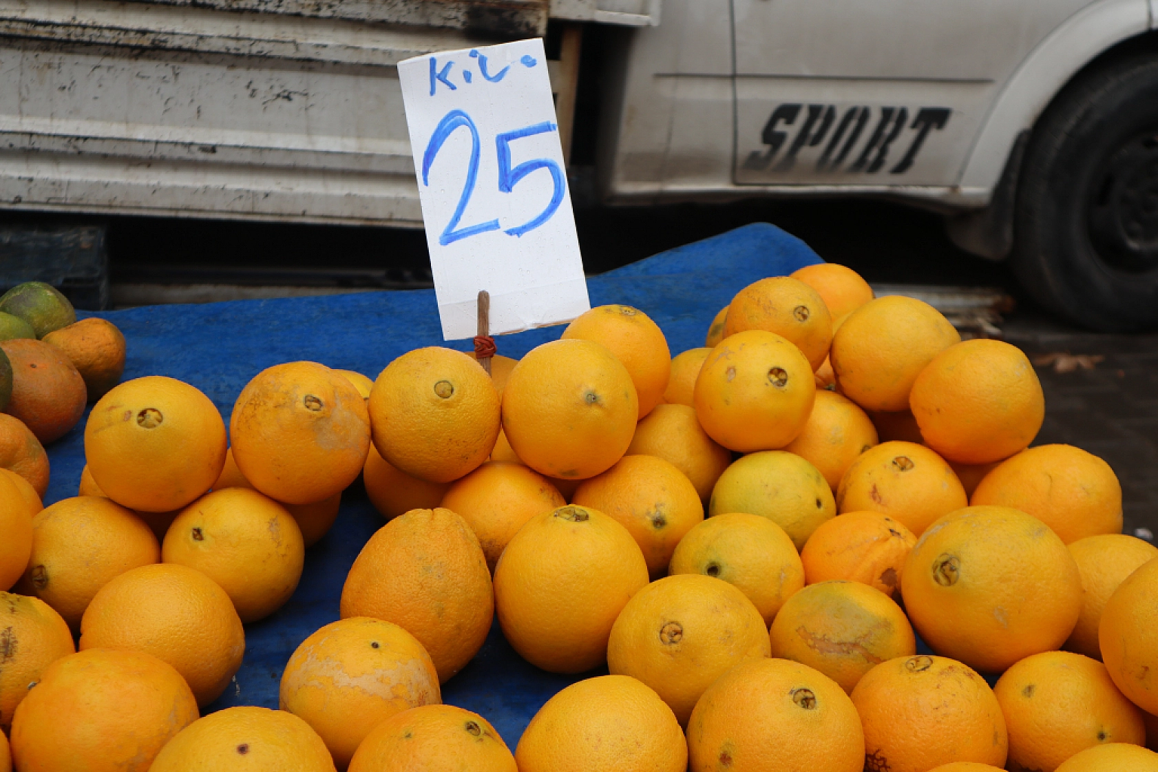 Malatyalılar Soğuk Havaya Rağmen Pazara Akın Ettiler! İşte Güncel Pazar Fiyatları….