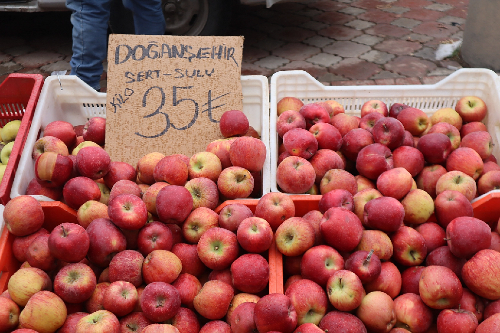 Malatyalılar Soğuk Havaya Rağmen Pazara Akın Ettiler! İşte Güncel Pazar Fiyatları….