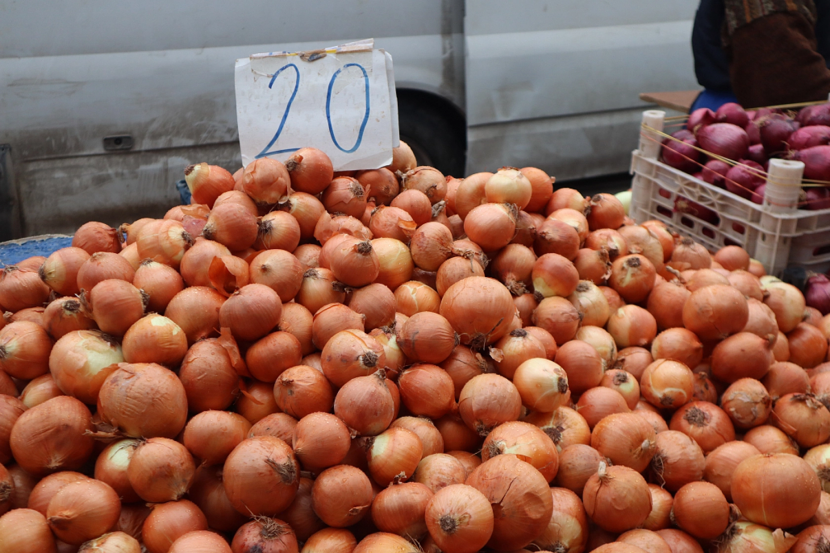 Malatyalılar Soğuk Havaya Rağmen Pazara Akın Ettiler! İşte Güncel Pazar Fiyatları….
