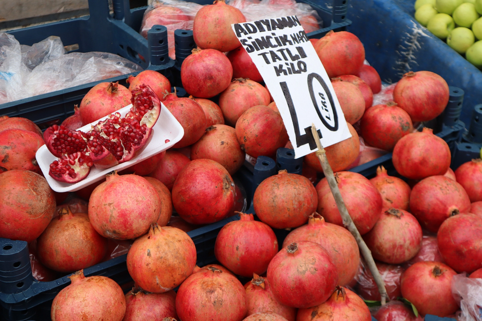Malatyalılar Soğuk Havaya Rağmen Pazara Akın Ettiler! İşte Güncel Pazar Fiyatları….