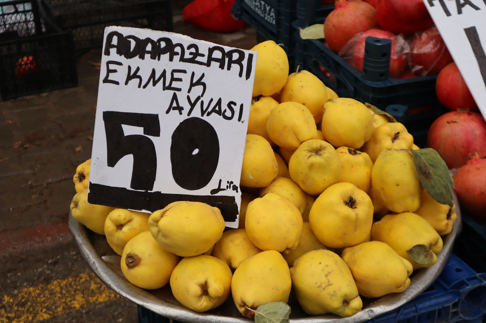 Malatyalılar Soğuk Havaya Rağmen Pazara Akın Ettiler! İşte Güncel Pazar Fiyatları….