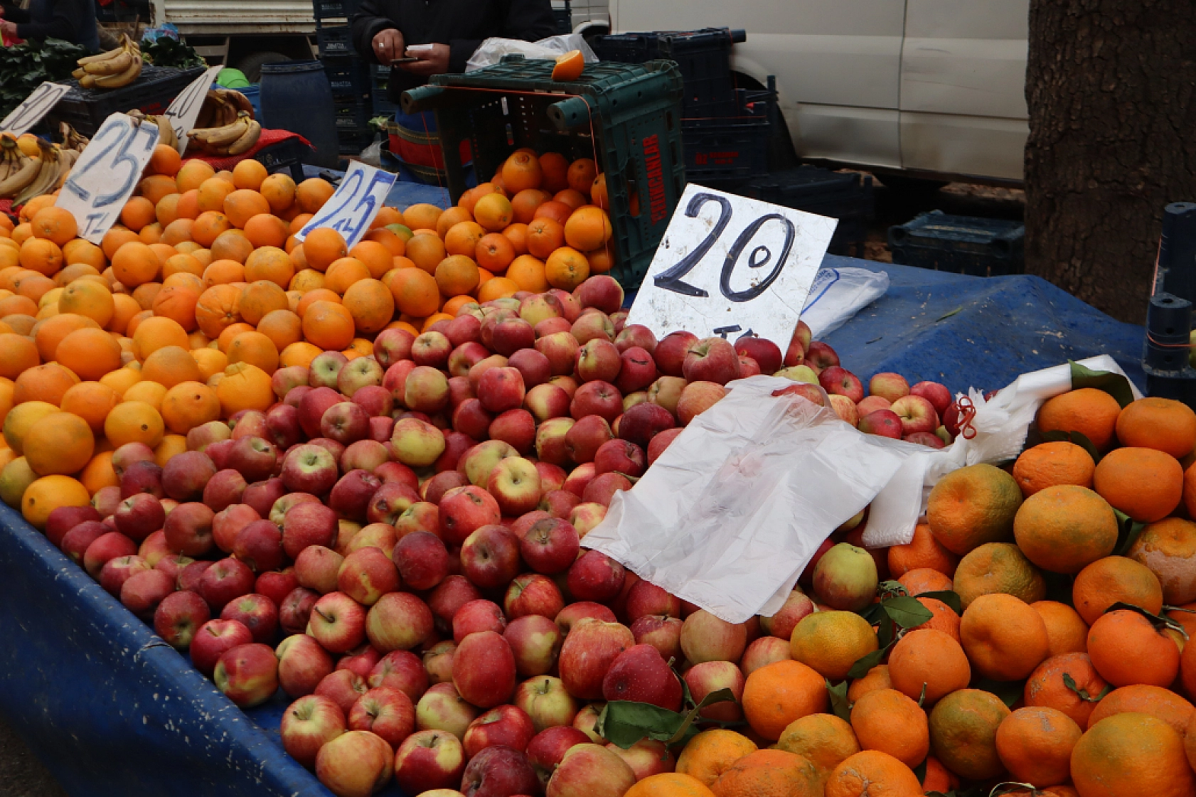 Malatyalılar Soğuk Havaya Rağmen Pazara Akın Ettiler! İşte Güncel Pazar Fiyatları….