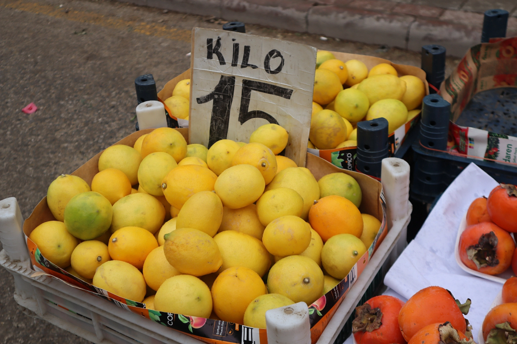Malatyalılar Soğuk Havaya Rağmen Pazara Akın Ettiler! İşte Güncel Pazar Fiyatları….