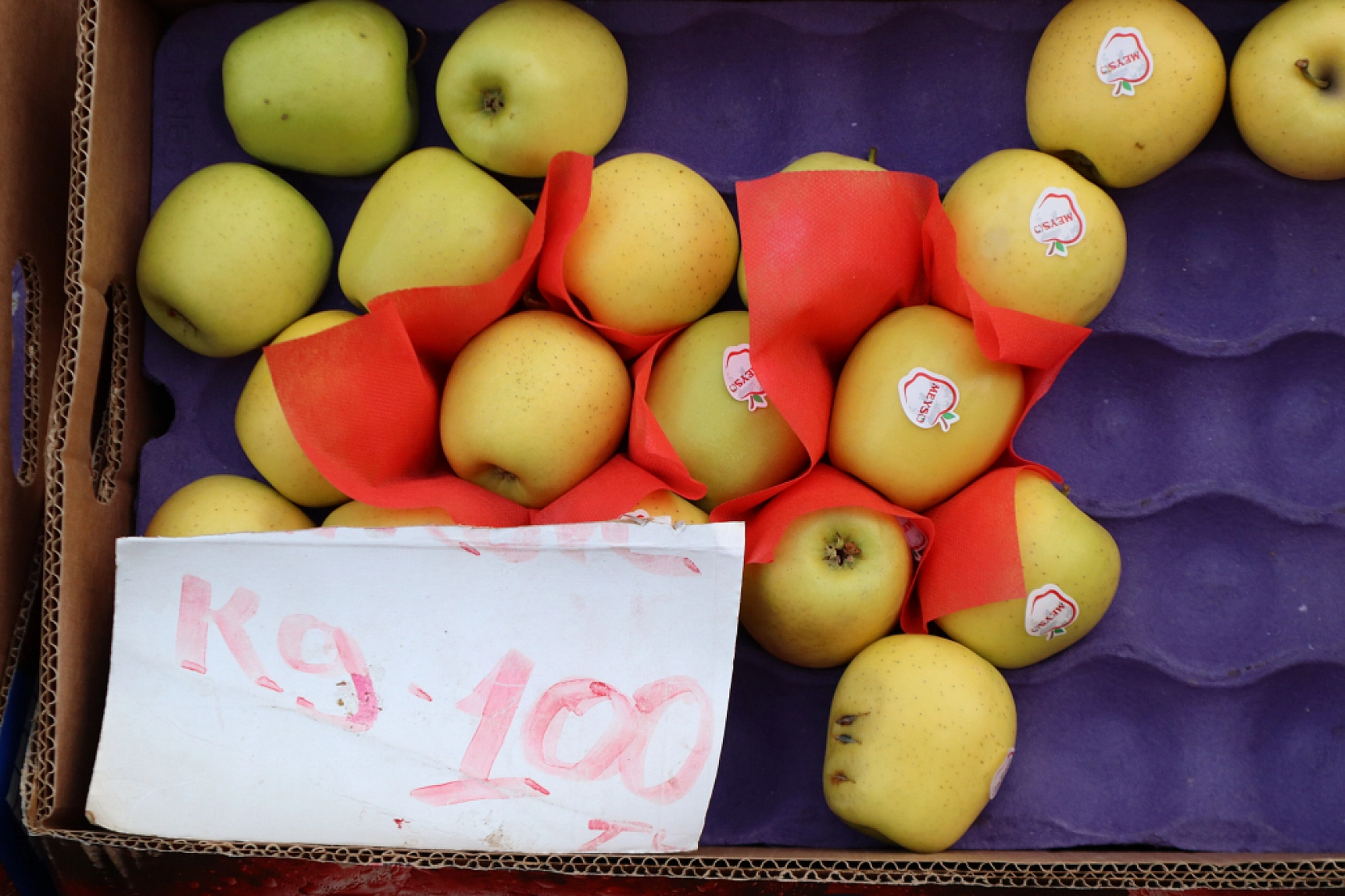 Soğuk hava pazar fiyatını etkiledi: Sebze yüz güldürürken, meyve cep yaktı!