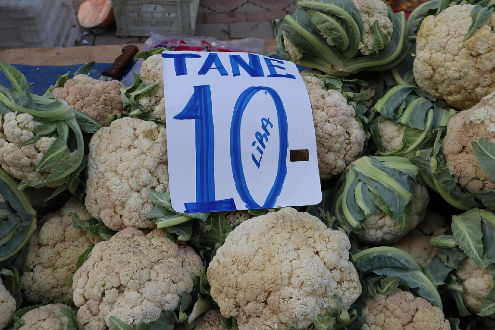 Soğuk hava pazar fiyatını etkiledi: Sebze yüz güldürürken, meyve cep yaktı!