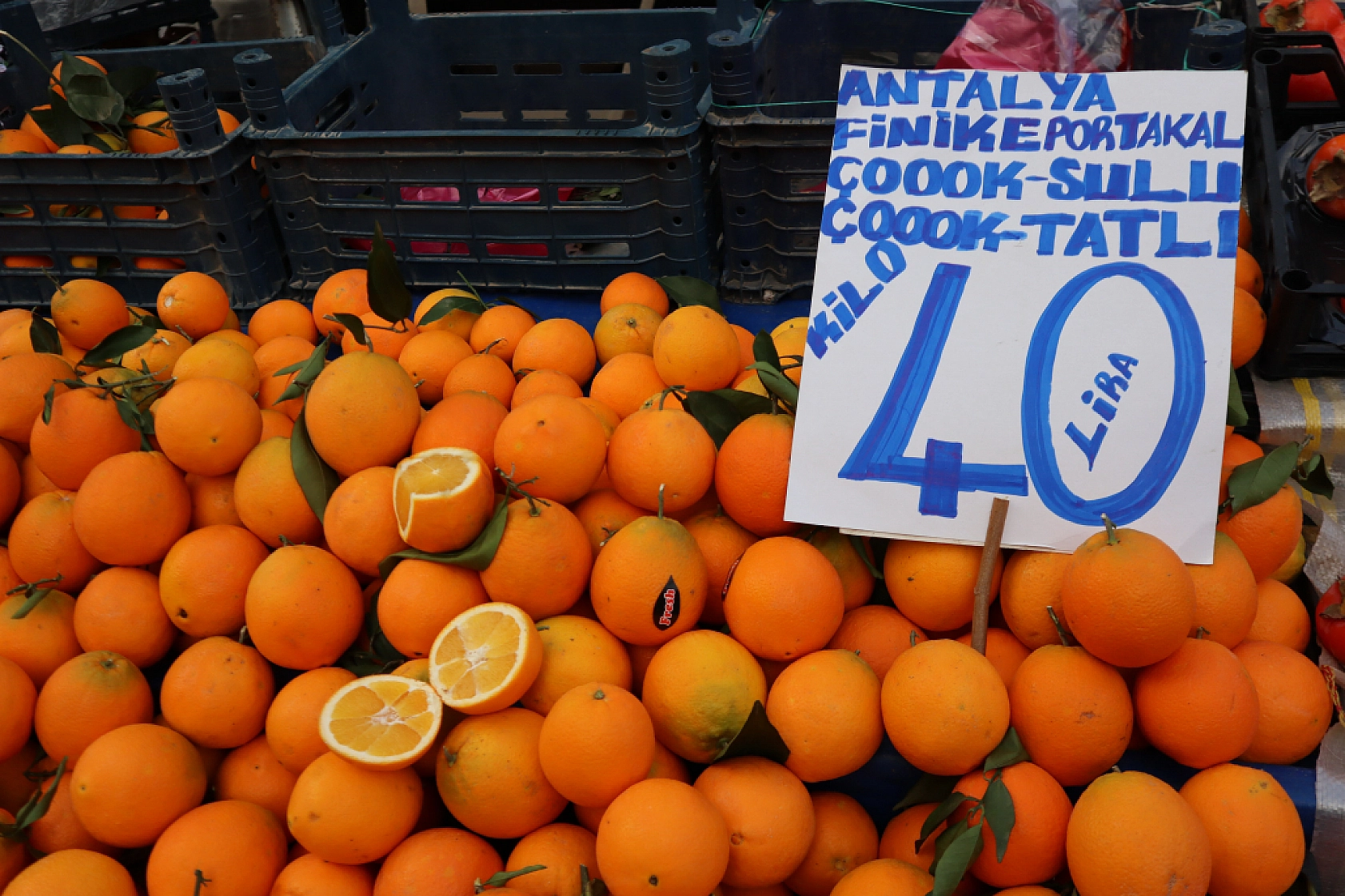 Soğuk hava pazar fiyatını etkiledi: Sebze yüz güldürürken, meyve cep yaktı!