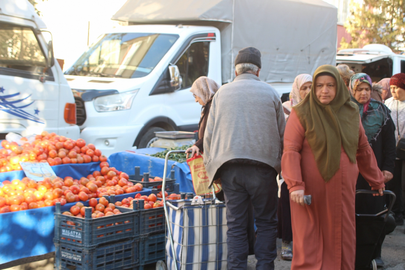 Malatya'da Semt Pazarı ile Hal Arasındaki Fiyat Farklar Dikkat Çekiyor!