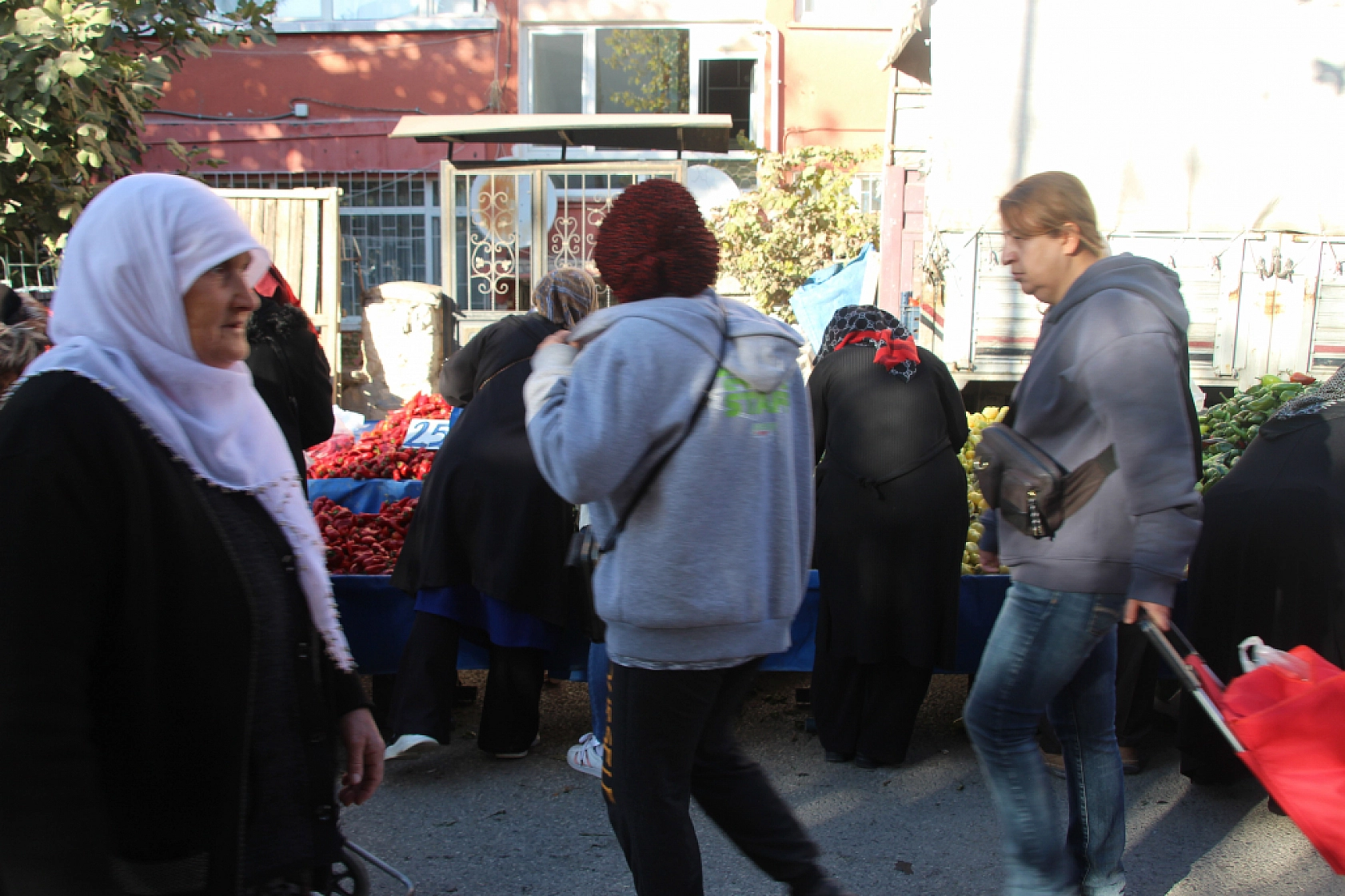 Malatya'da Semt Pazarı ile Hal Arasındaki Fiyat Farklar Dikkat Çekiyor!