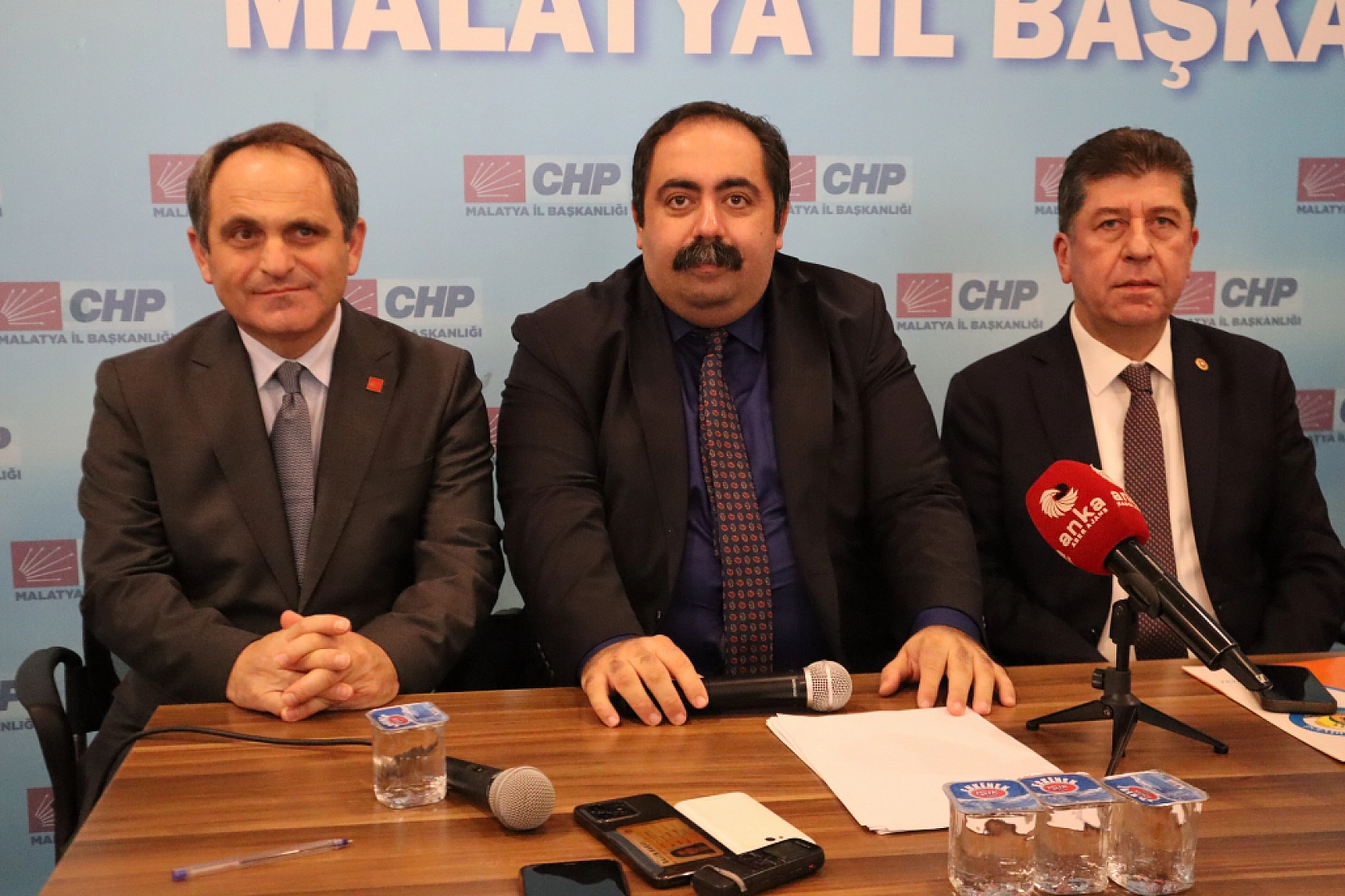 CHP'de 'Makam' çatlağı: istifaların perde arkasından 'koltuk' çıktı!