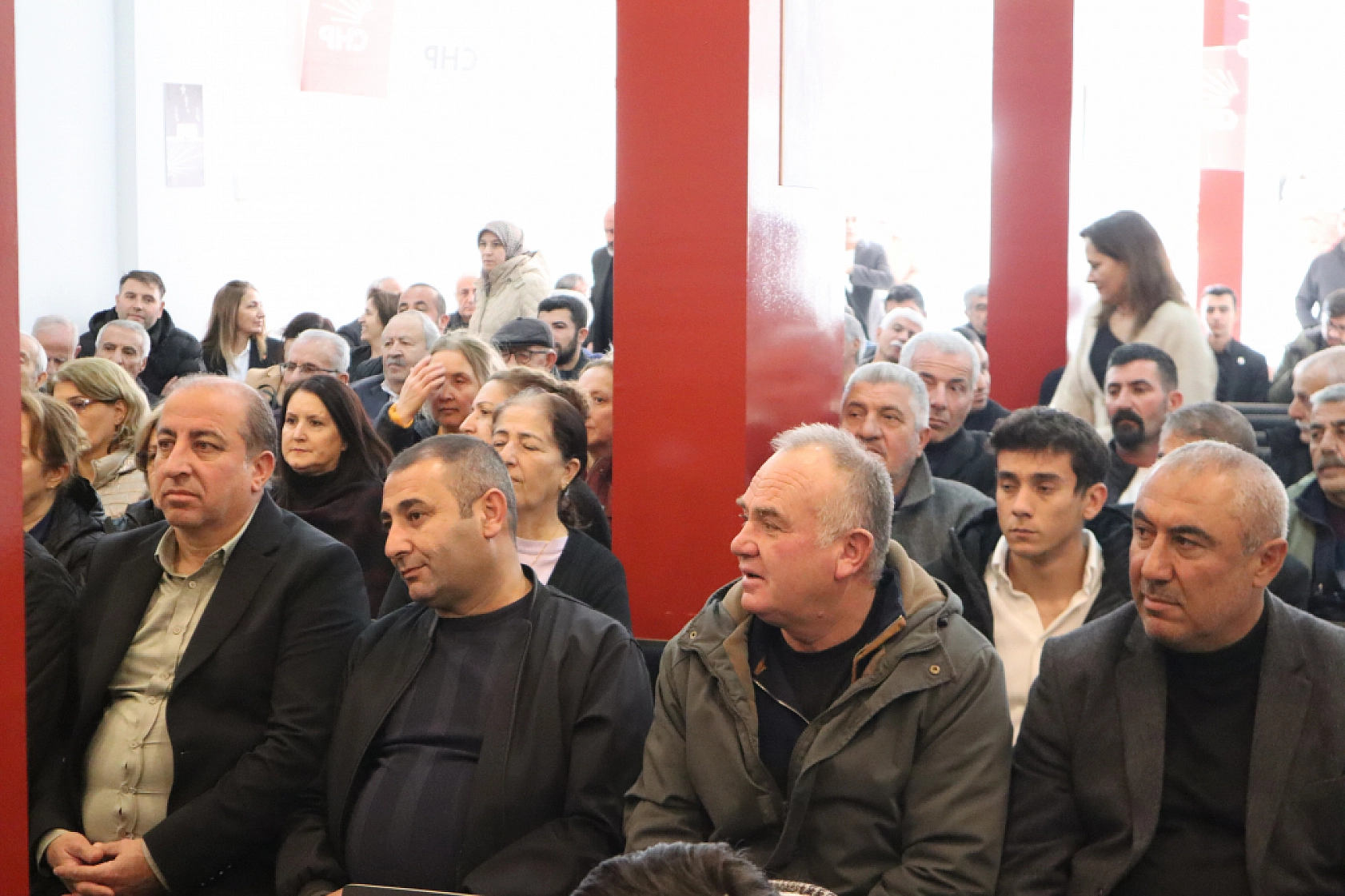 CHP'de 'Makam' çatlağı: İstifaların perde arkasından 'koltuk' çıktı!