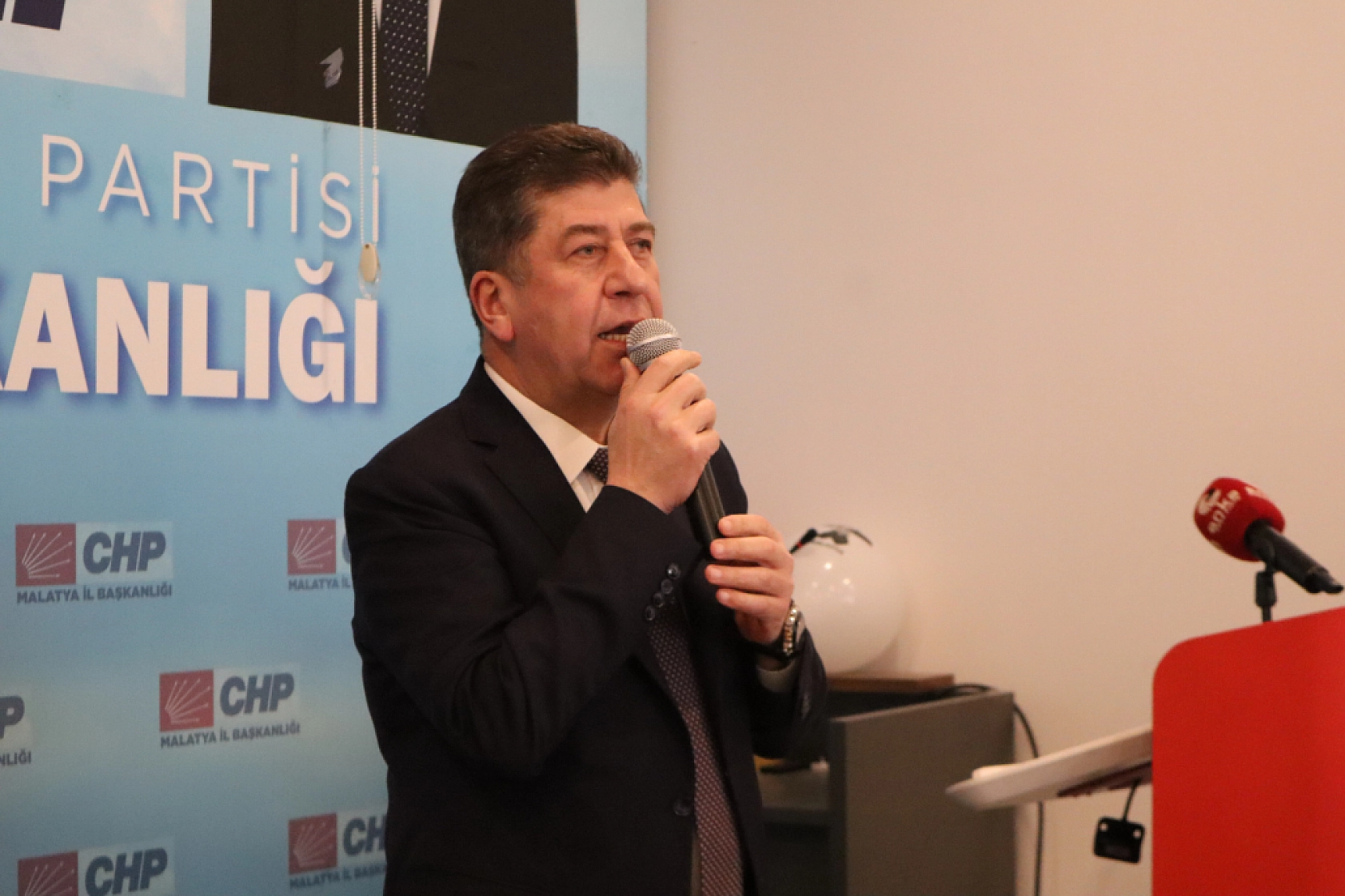 CHP'de 'Makam' çatlağı: İstifaların perde arkasından 'koltuk' çıktı!