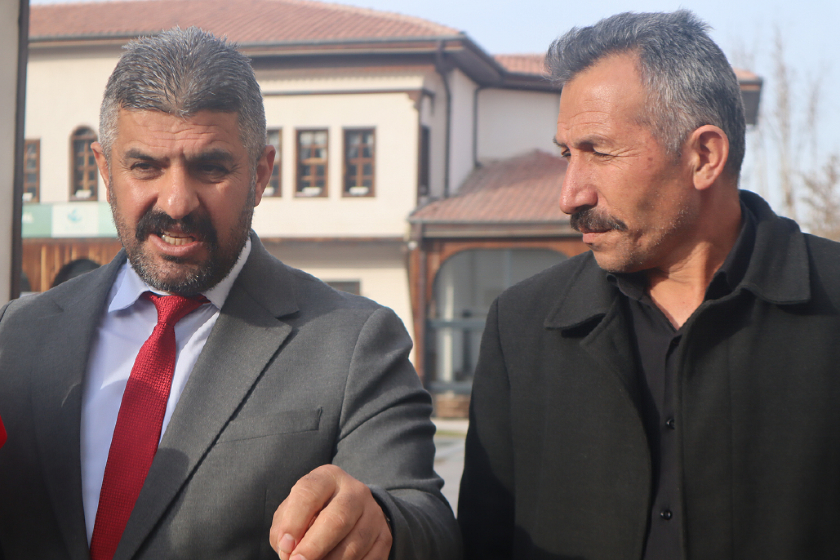 Malatya CHP'de sular durulmuyor: Önce koltuk savaşı şimdi de yolsuzluk iddiası…. Belediye el altından para mı topladı?