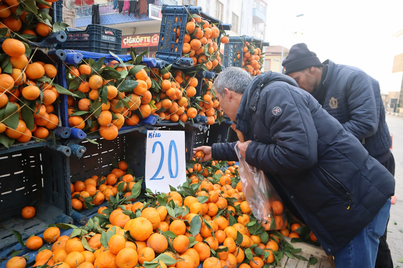 Asgari ücret cebe girmeden eridi: Malatyalılar bakmakla yetiniyor!