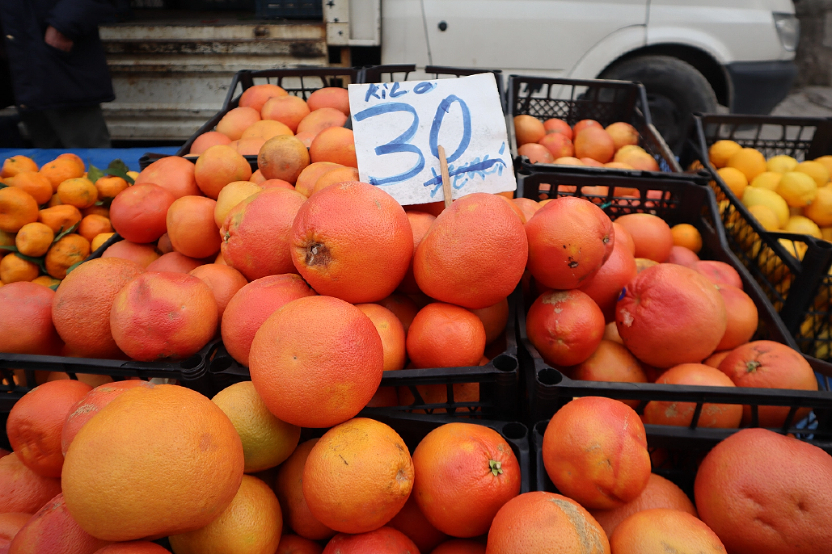 Asgari ücret cebe girmeden eridi: Malatyalılar bakmakla yetiniyor!
