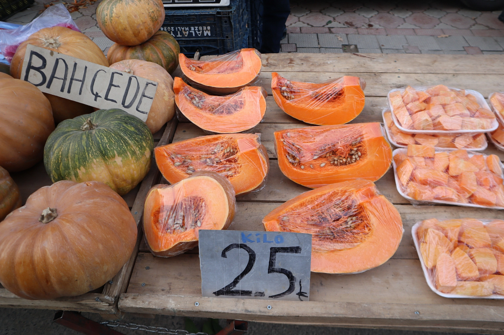Asgari ücret cebe girmeden eridi: Malatyalılar bakmakla yetiniyor!