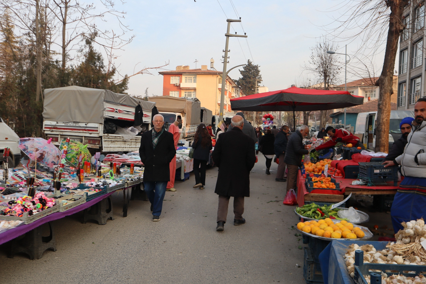 Asgari ücret cebe girmeden eridi: Malatyalılar bakmakla yetiniyor!
