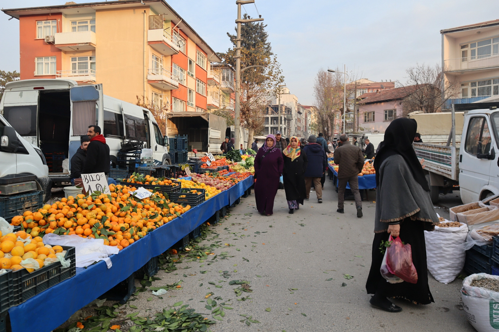 Asgari ücret cebe girmeden eridi: Malatyalılar bakmakla yetiniyor!