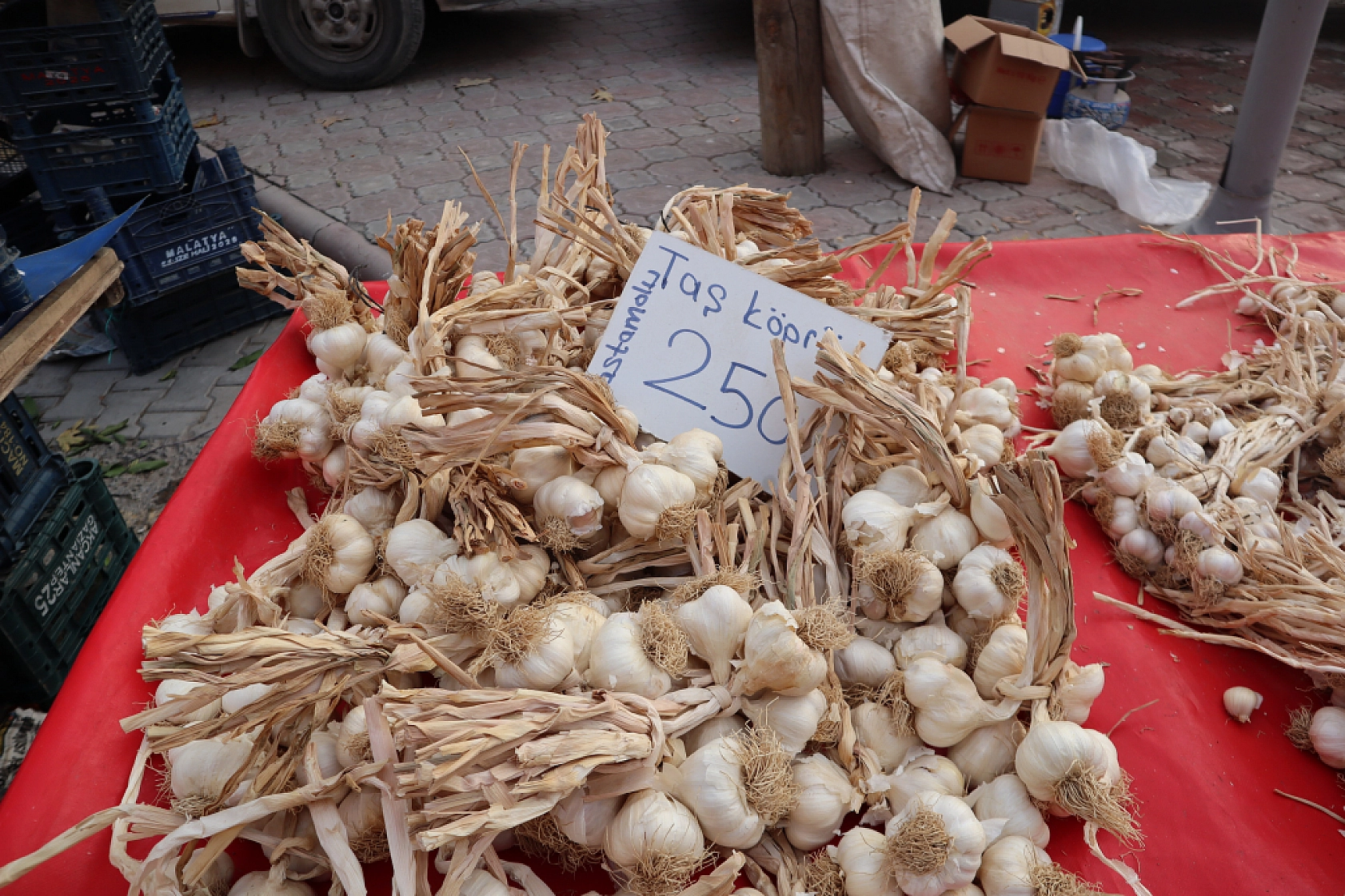 Asgari ücret cebe girmeden eridi: Malatyalılar bakmakla yetiniyor!