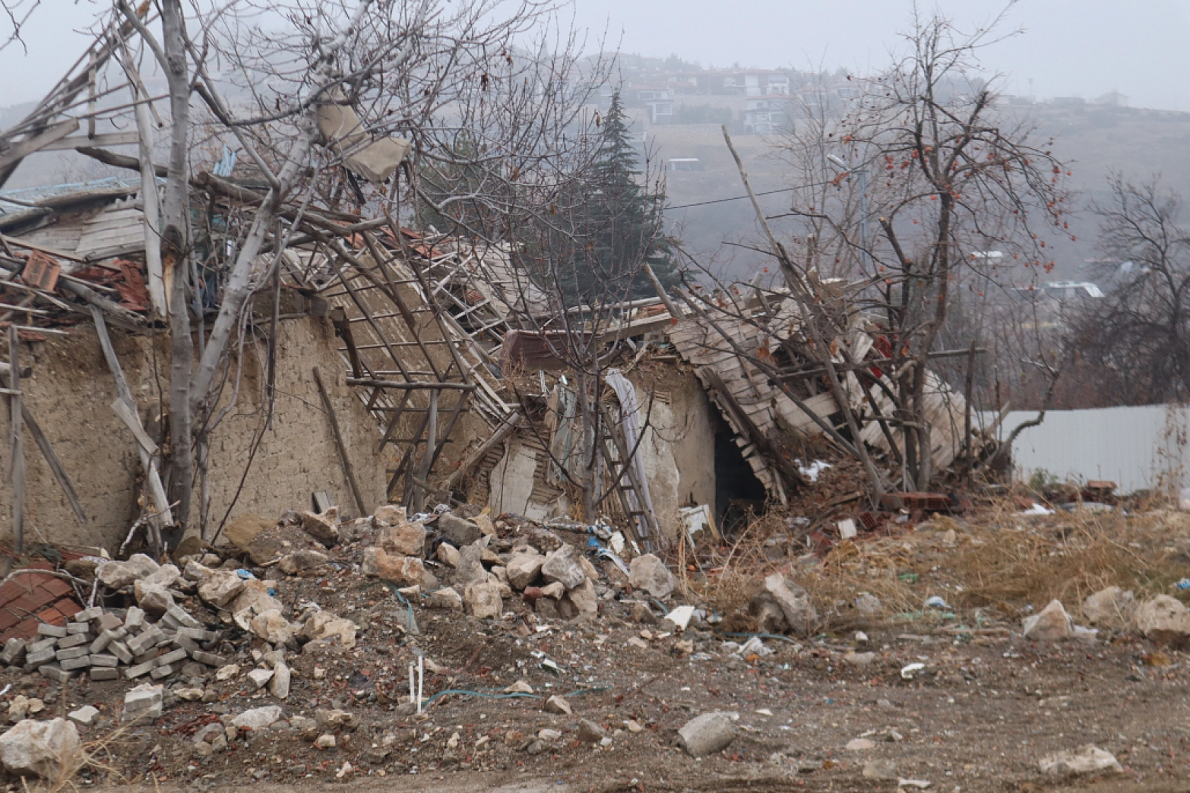 Malatya'da Eski Binalarda Göçme Riski Artıyor: Yapılar Tehlike Altında..!!